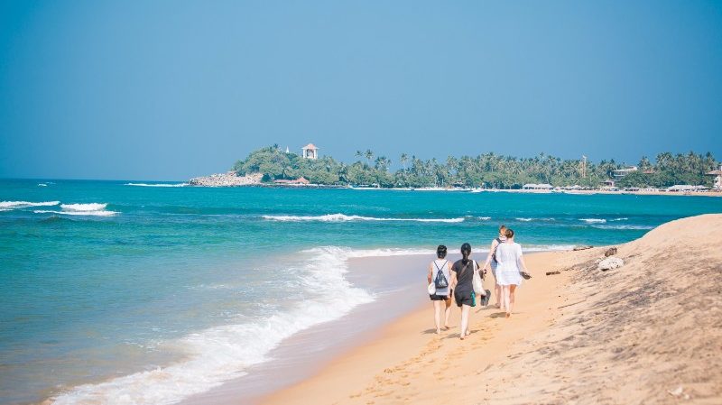 Intrepid-Travel-sri-lanka_unawatuna_beach-e1511415769473